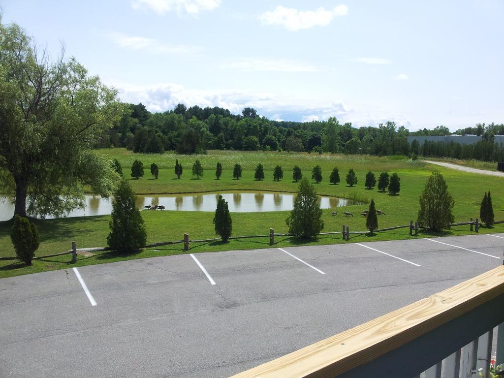 Days Inn By Wyndham Shelburne/Burlington Exterior foto